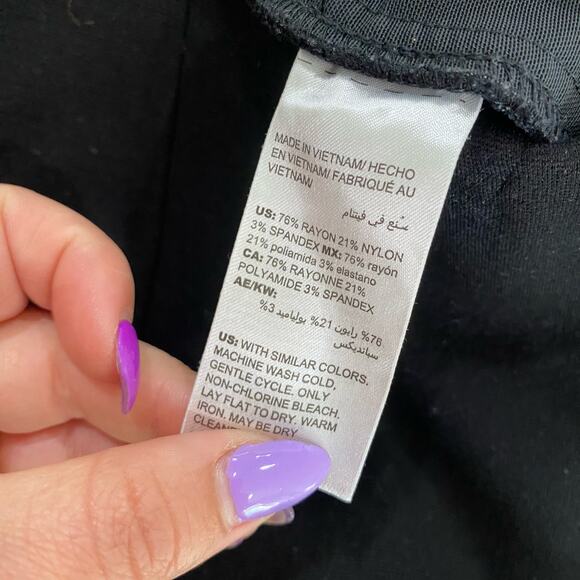 Chico’s Black Slimming Front Pleat Leggings Tummy Control Size 1R (M/8) - Picture 4 of 6